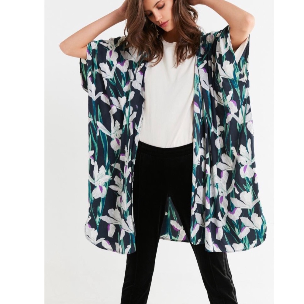 Urban Outfitters Silky Printed‎ Kimono